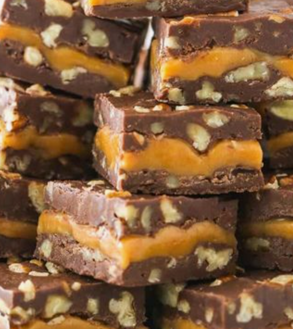 Pecan Turtle Fudge